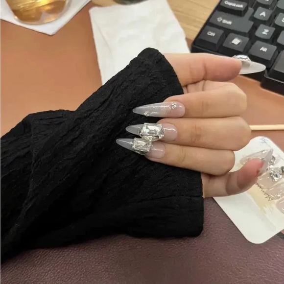 Manicure brand new - Picture 2 of 2